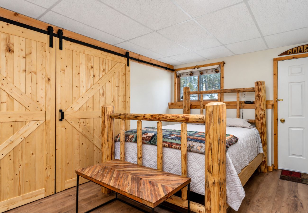 House in Anaconda - Lakeview Getaway at Georgetown Lake