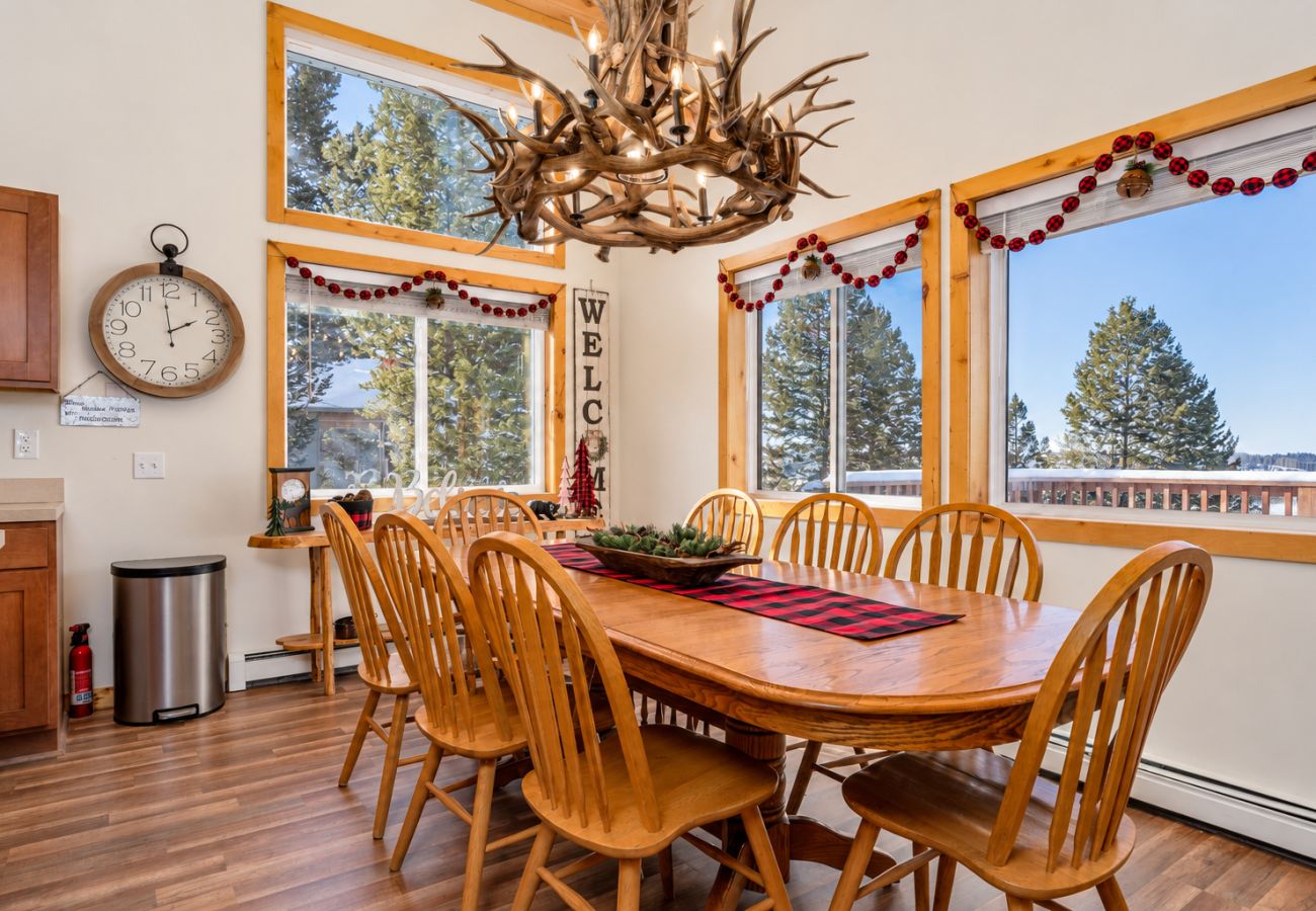 House in Anaconda - Lakeview Getaway at Georgetown Lake