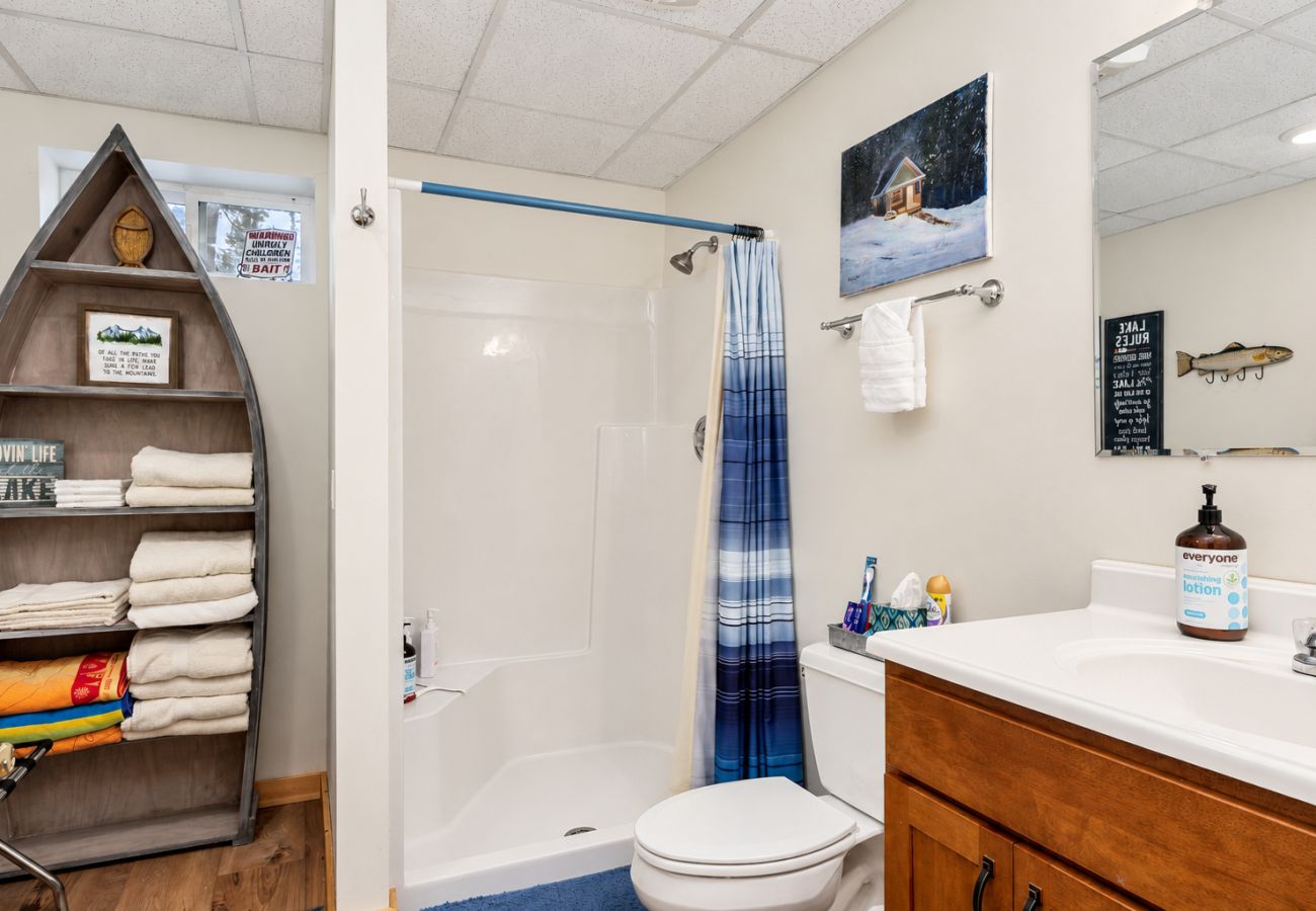 House in Anaconda - Lakeview Getaway at Georgetown Lake