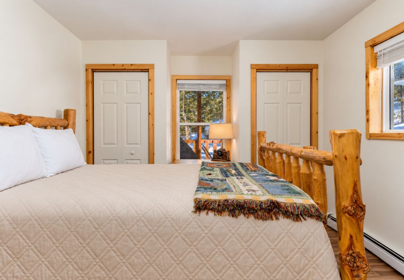 House in Anaconda - Lakeview Getaway at Georgetown Lake