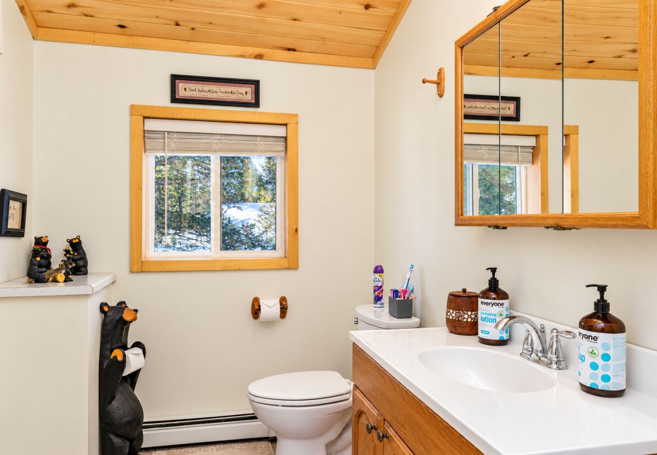 House in Anaconda - Lakeview Getaway at Georgetown Lake