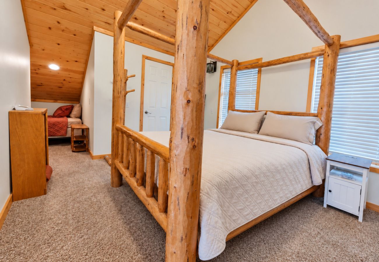 House in Anaconda - Lakeview Getaway at Georgetown Lake