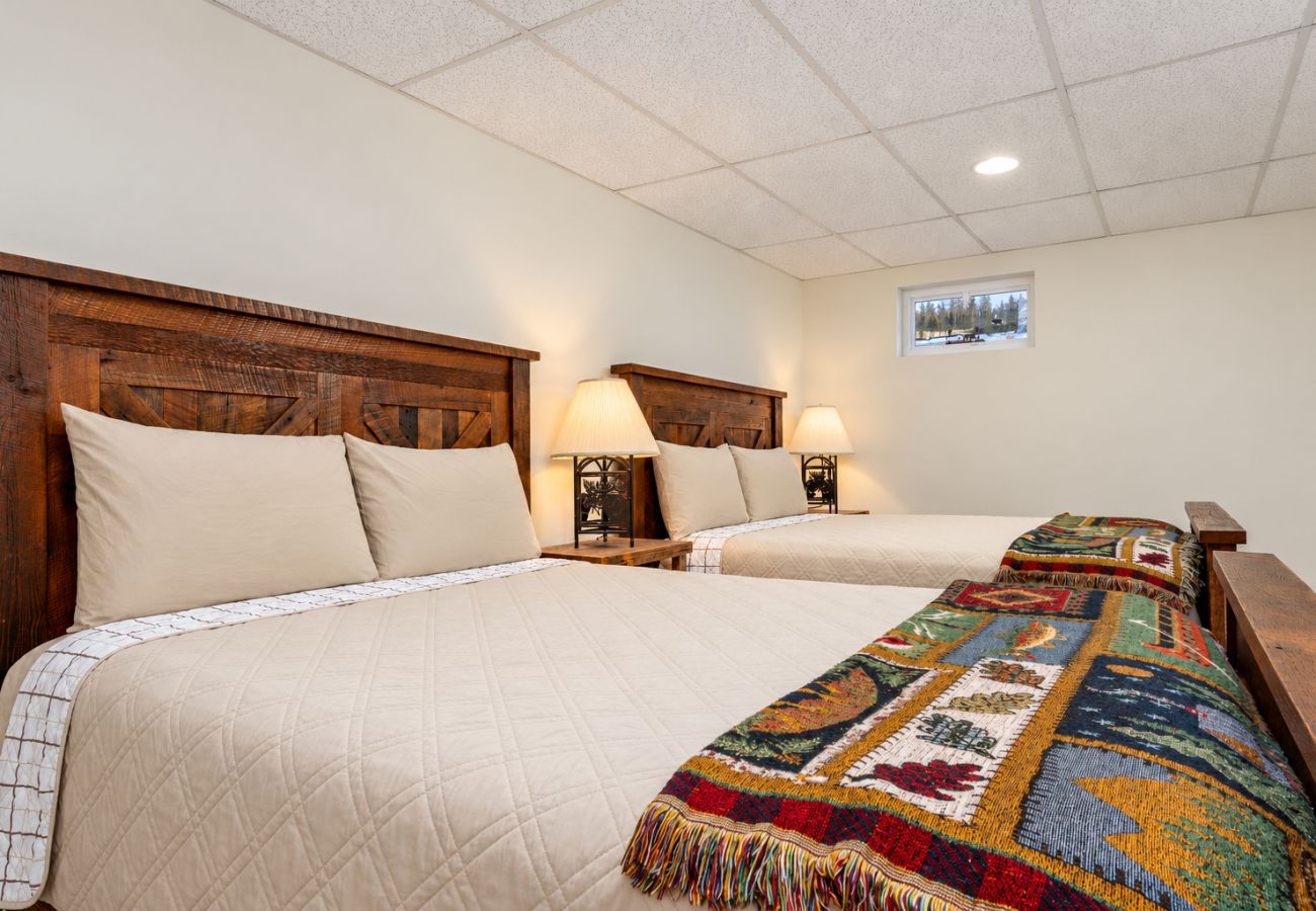 House in Anaconda - Lakeview Getaway at Georgetown Lake