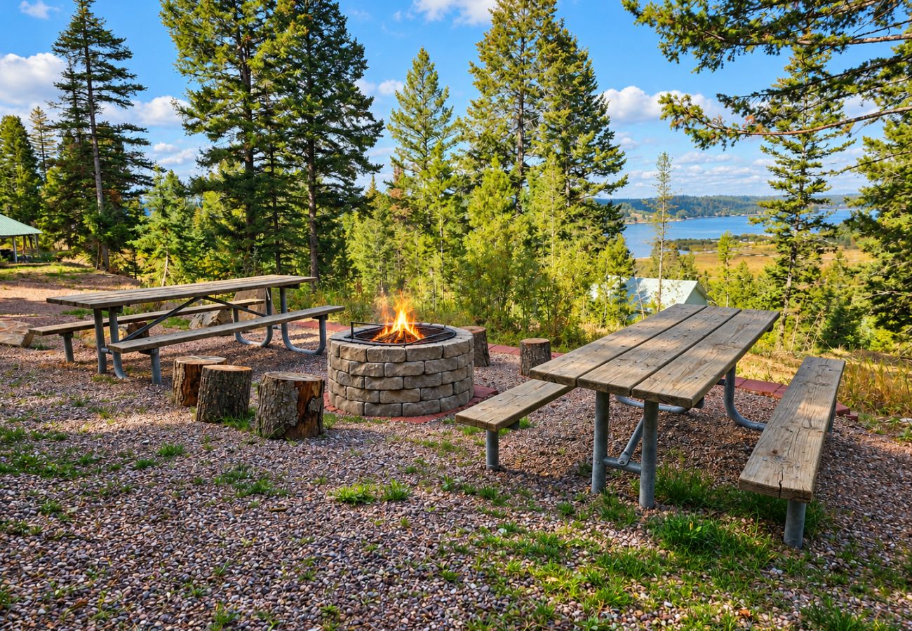 House in Anaconda - Lakeview Getaway at Georgetown Lake