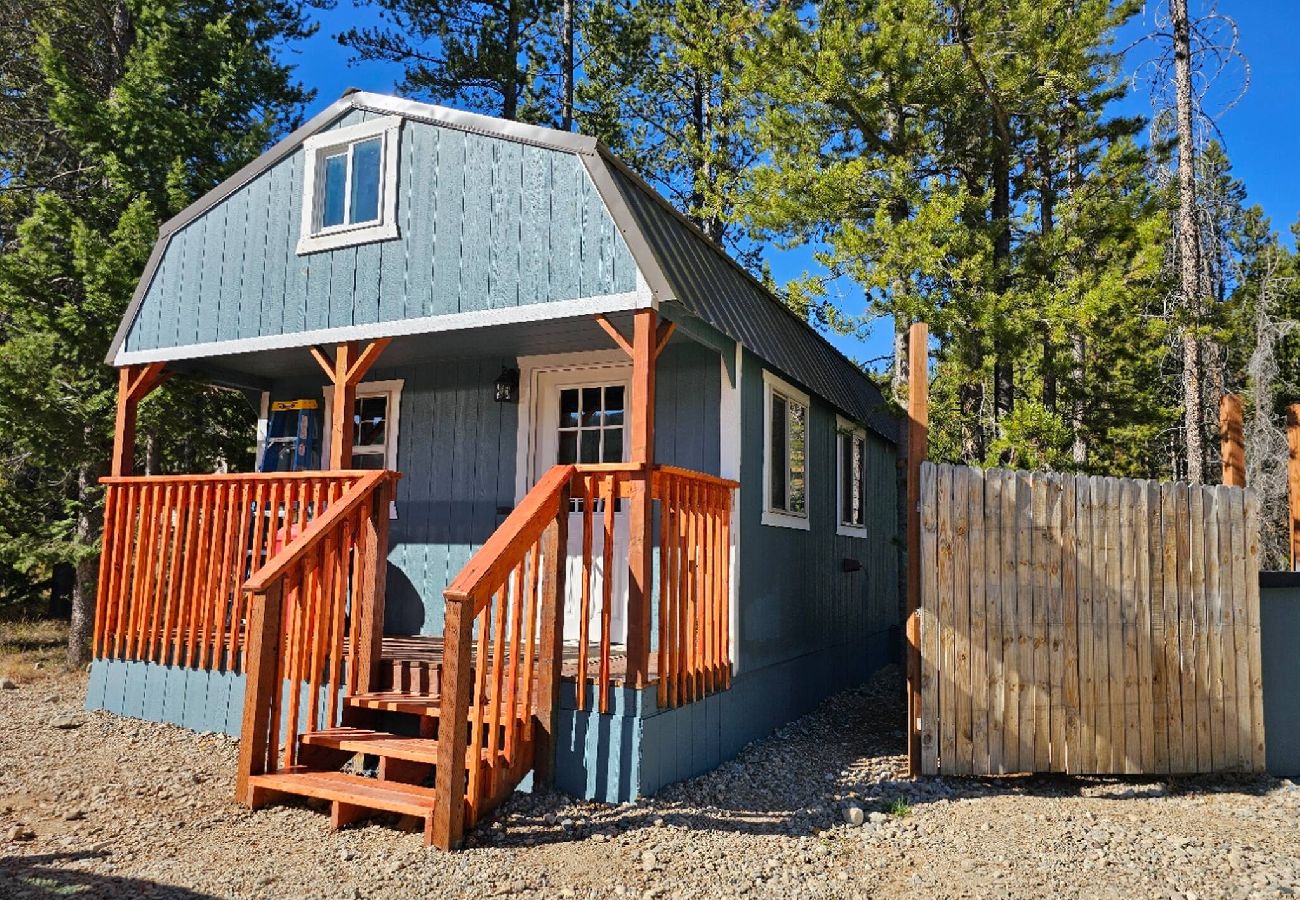 Cabin in Anaconda - Whispering Pines Hideaway 