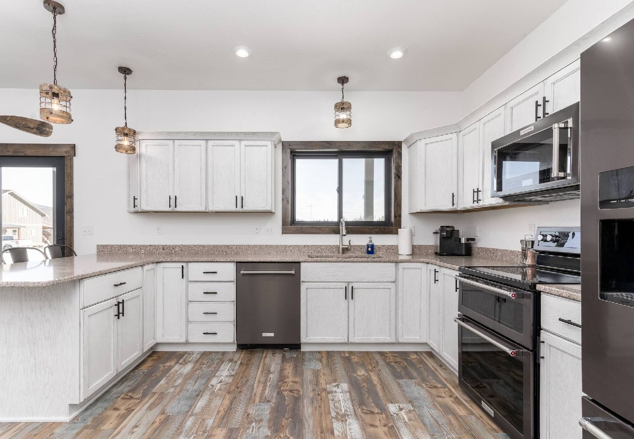 House in Anaconda - Serene Escape - Family Fun at Georgetown Lake! 