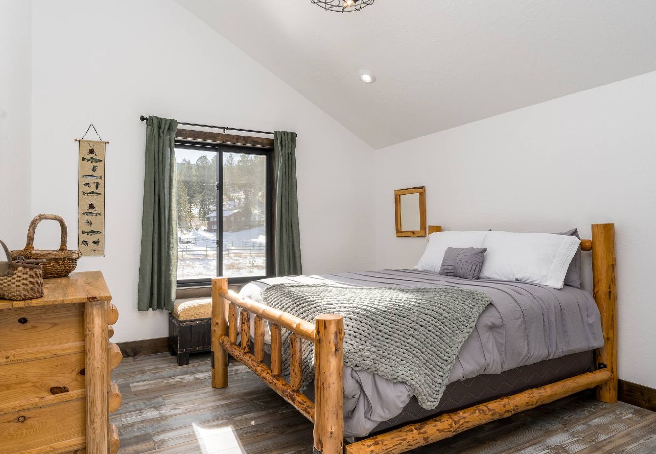 House in Anaconda - Serene Escape - Family Fun at Georgetown Lake! 