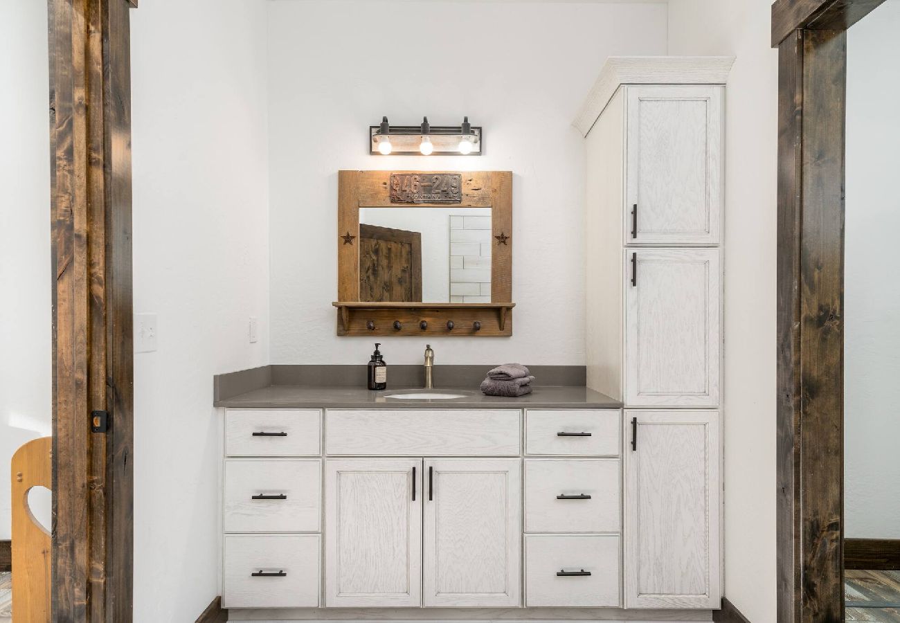 House in Anaconda - Serene Escape - Family Fun at Georgetown Lake! 