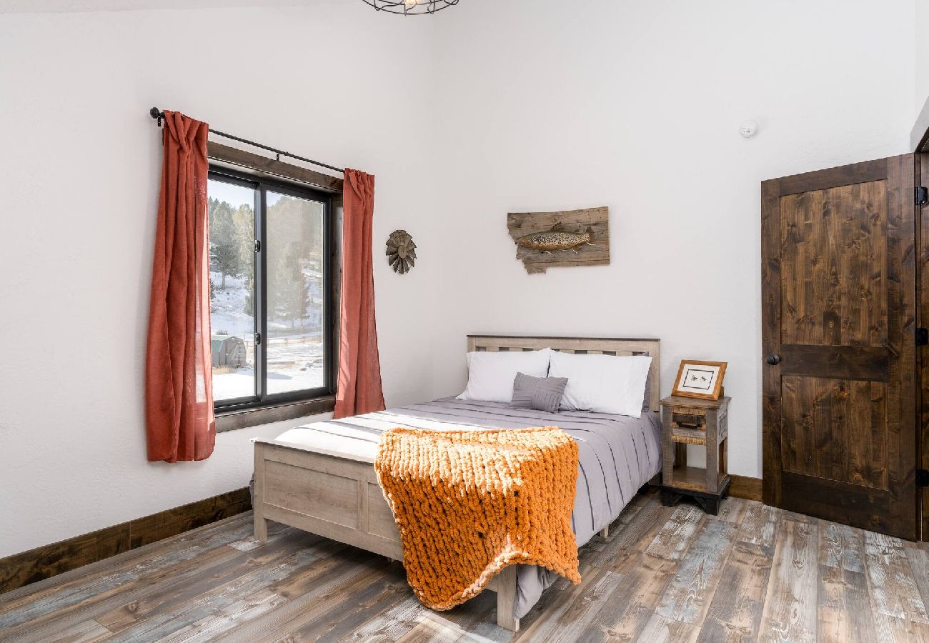 House in Anaconda - Serene Escape - Family Fun at Georgetown Lake! 