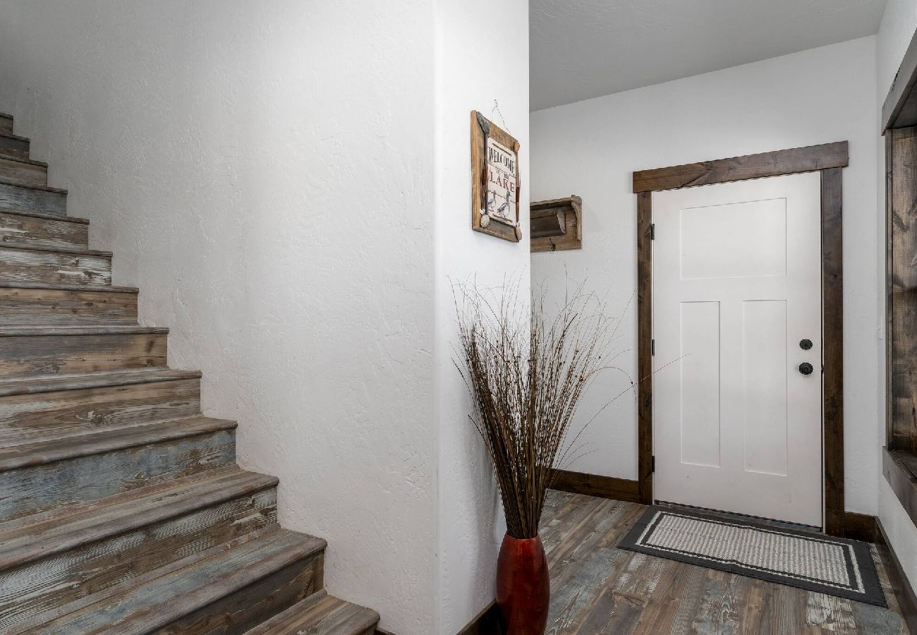 House in Anaconda - Serene Escape - Family Fun at Georgetown Lake! 