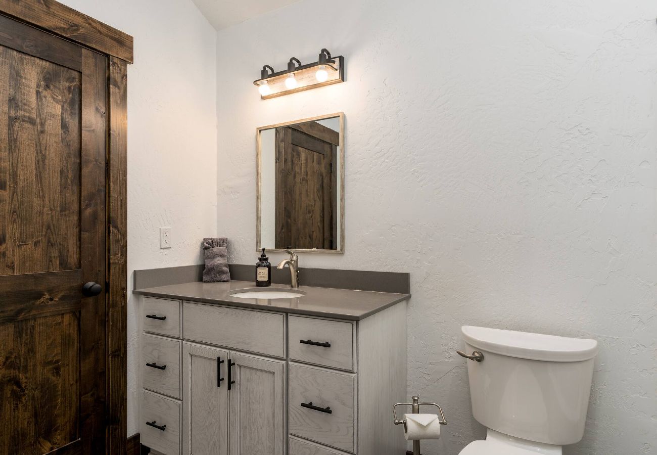 House in Anaconda - Serene Escape - Family Fun at Georgetown Lake! 