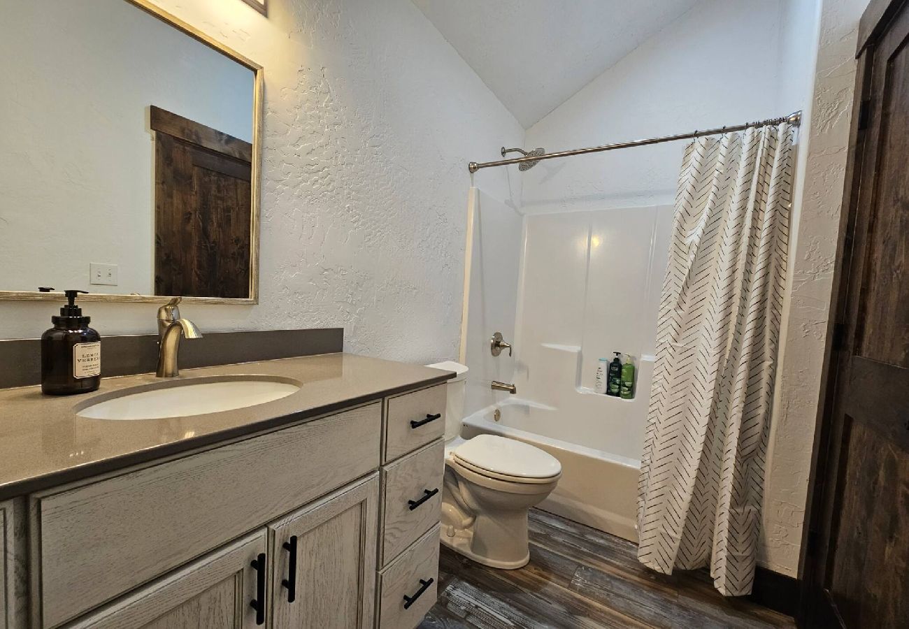 House in Anaconda - Serene Escape - Family Fun at Georgetown Lake! 