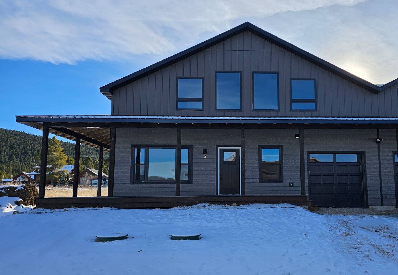 House in Anaconda - Serene Escape - Family Fun at Georgetown Lake! 