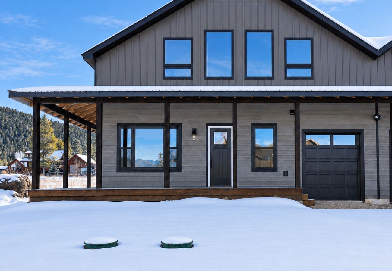 House in Anaconda - Serene Escape - Family Fun at Georgetown Lake!
