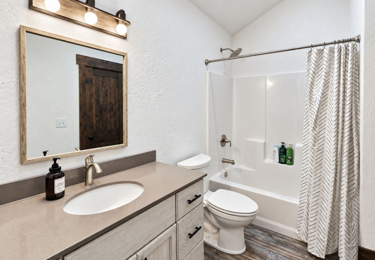 House in Anaconda - Serene Escape - Family Fun at Georgetown Lake!
