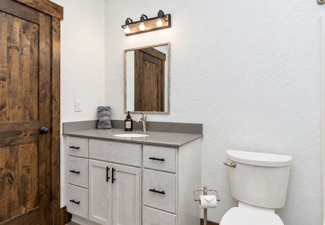 House in Anaconda - Serene Escape - Family Fun at Georgetown Lake!