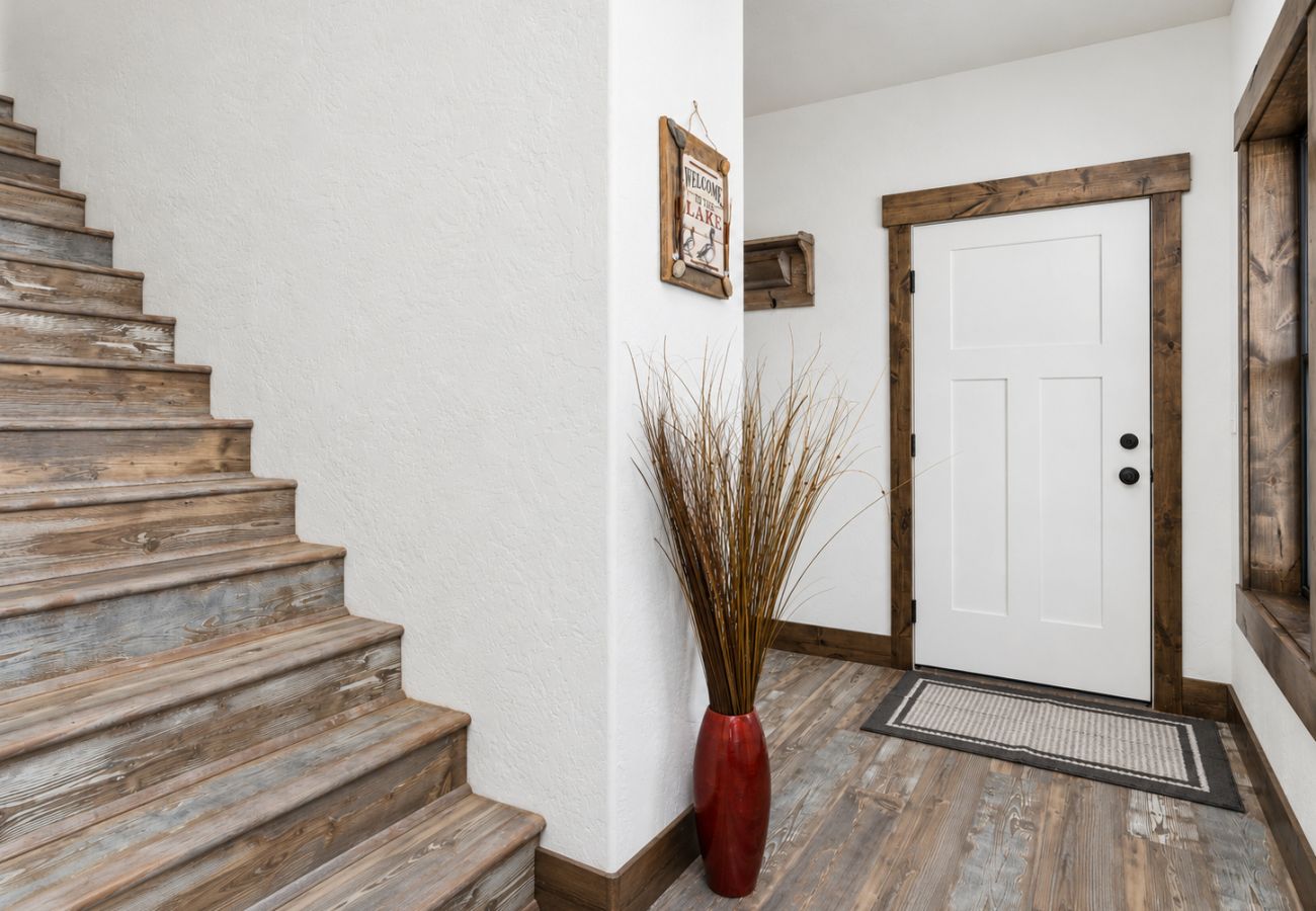 House in Anaconda - Serene Escape - Family Fun at Georgetown Lake!