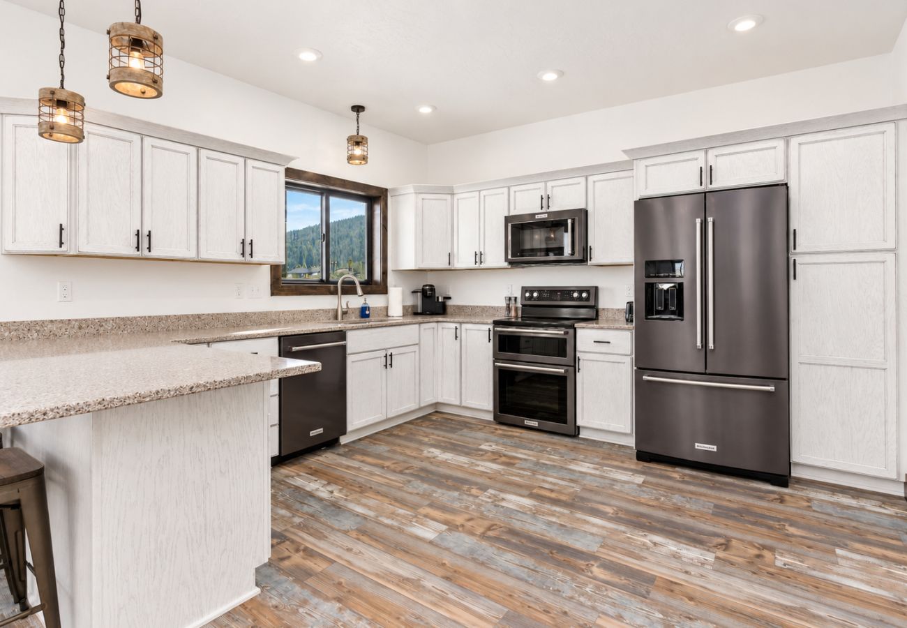 House in Anaconda - Serene Escape - Family Fun at Georgetown Lake!