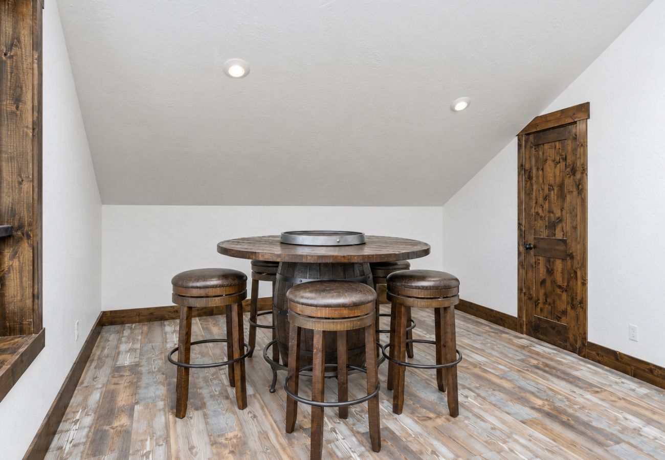 House in Anaconda - Serene Escape - Family Fun at Georgetown Lake!