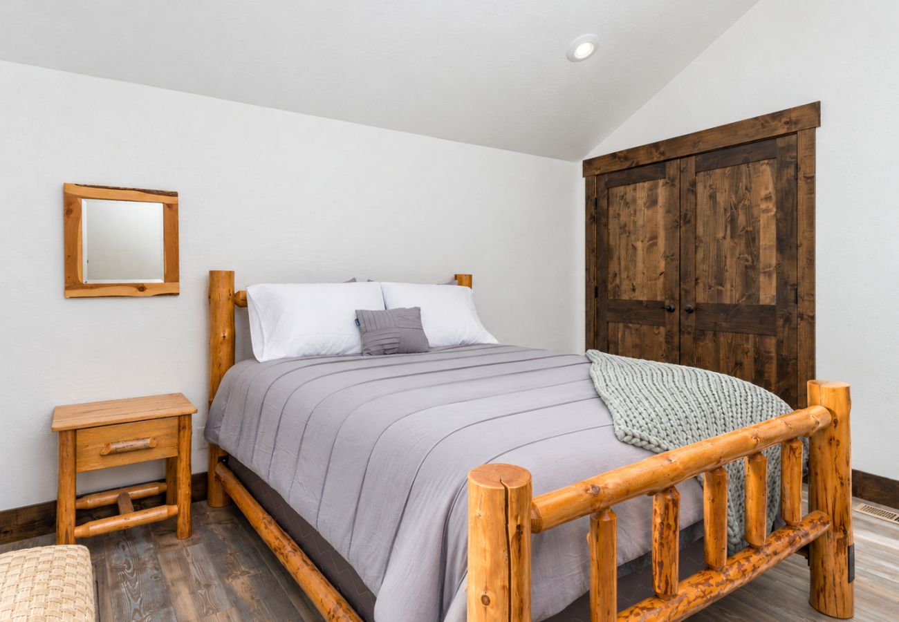 House in Anaconda - Serene Escape - Family Fun at Georgetown Lake!