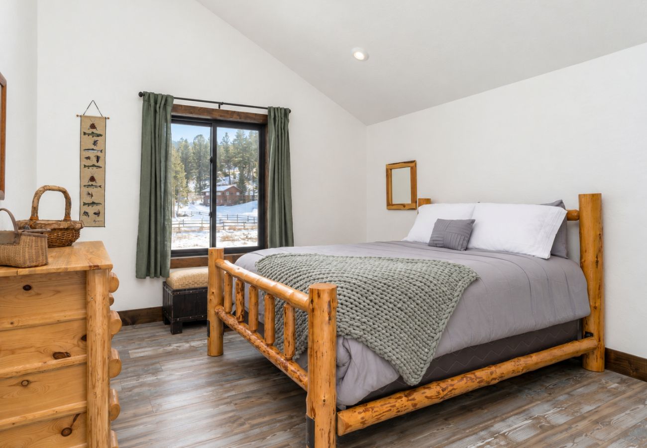 House in Anaconda - Serene Escape - Family Fun at Georgetown Lake!