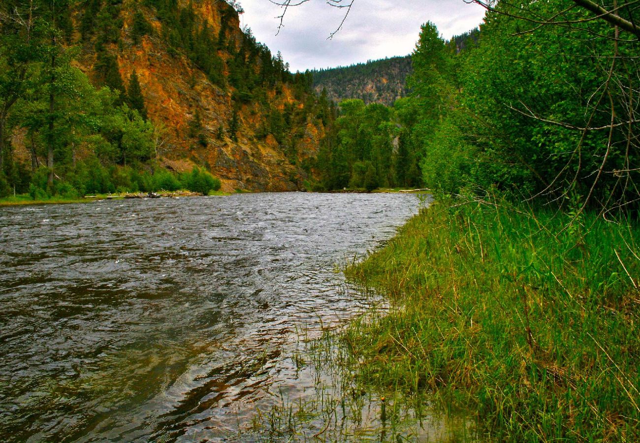 Cabin in Philipsburg - Cozy Rock Creek Cabin - Fly Fisher's Retreat 