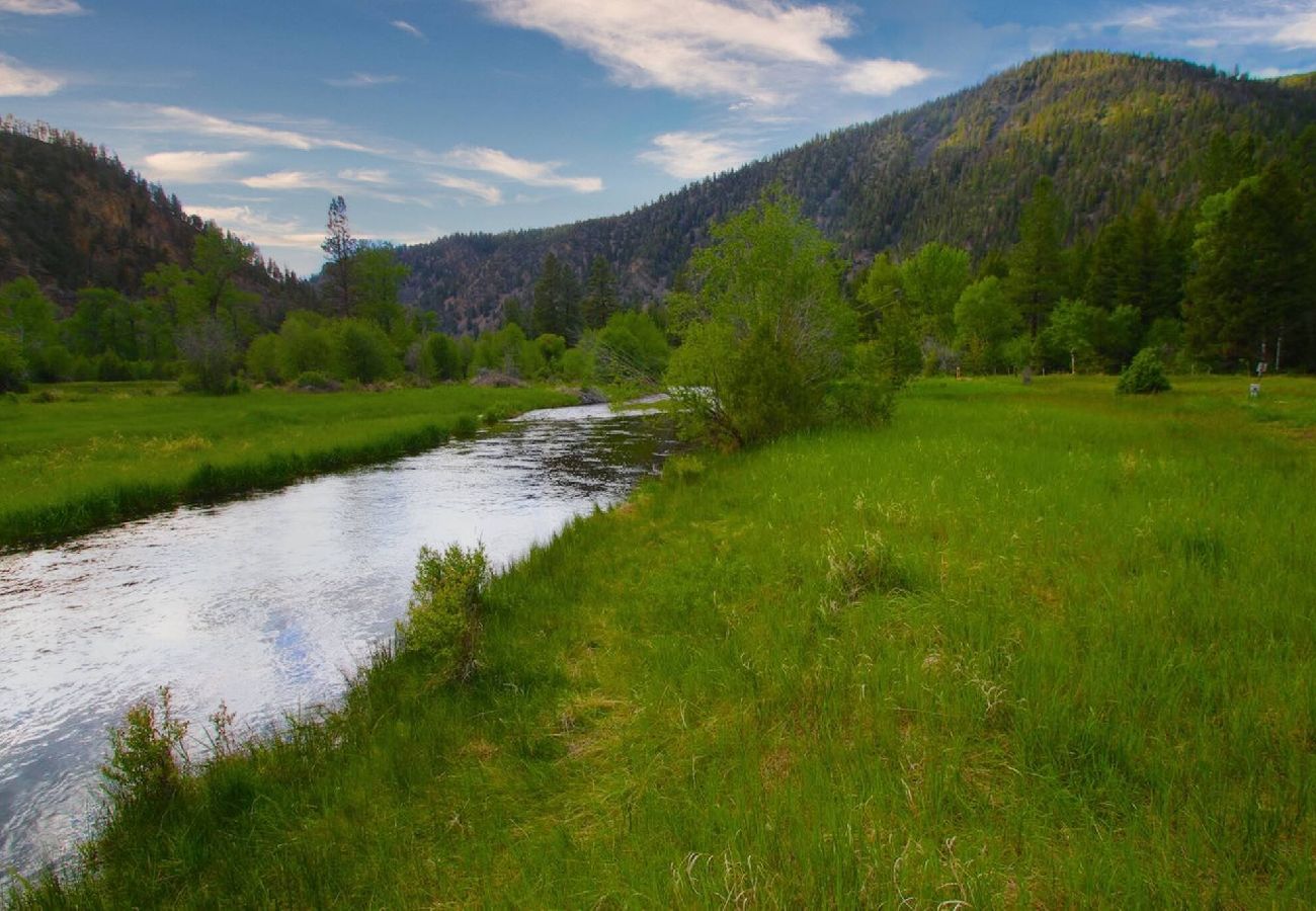 Cabin in Philipsburg - Cozy Rock Creek Cabin - Fly Fisher's Retreat 