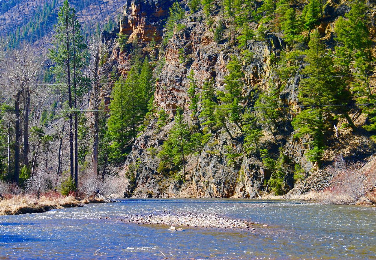 Cabin in Philipsburg - Cozy Rock Creek Cabin - Fly Fisher's Retreat 