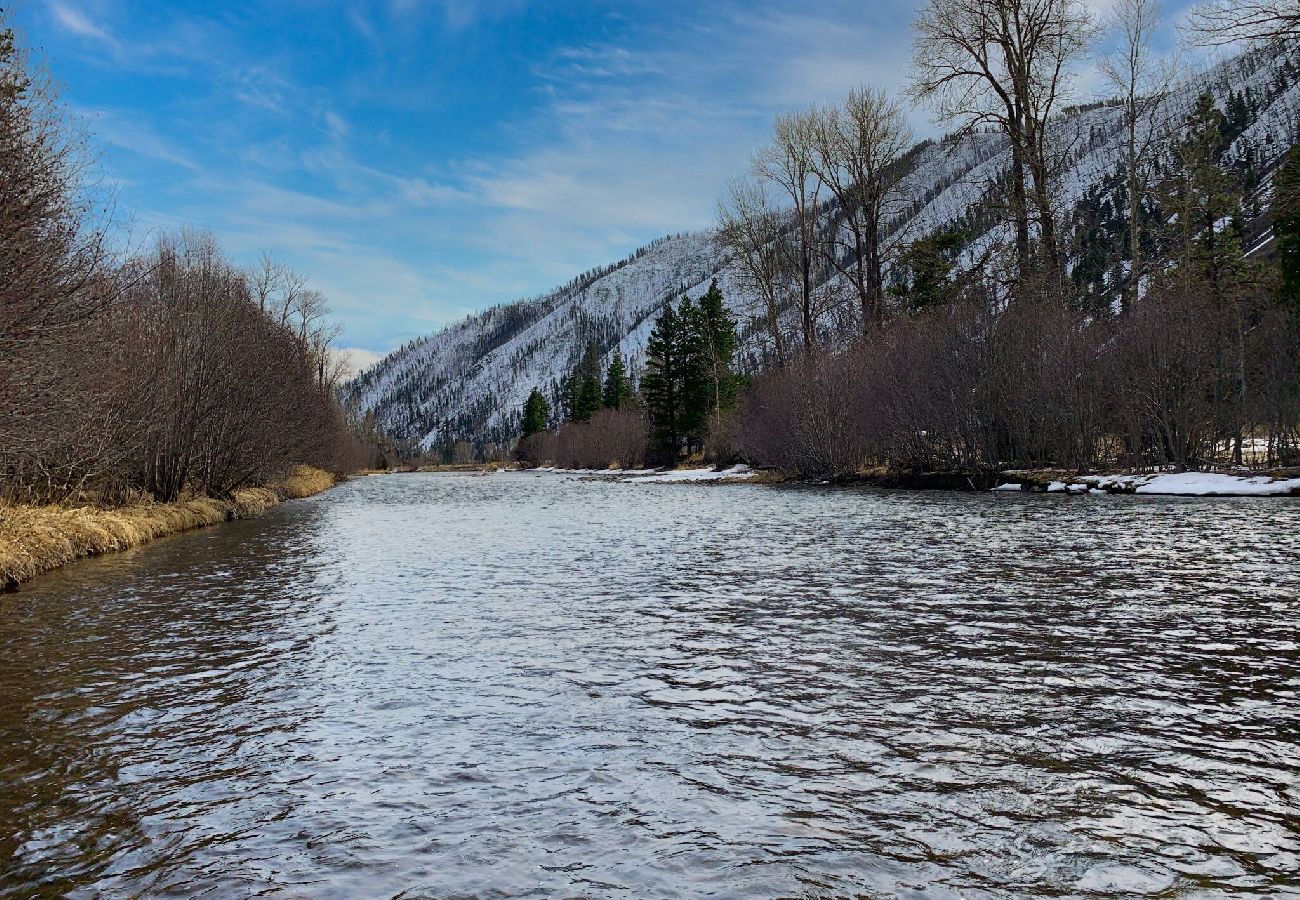 Cabin in Philipsburg - Cozy Rock Creek Cabin - Fly Fisher's Retreat 