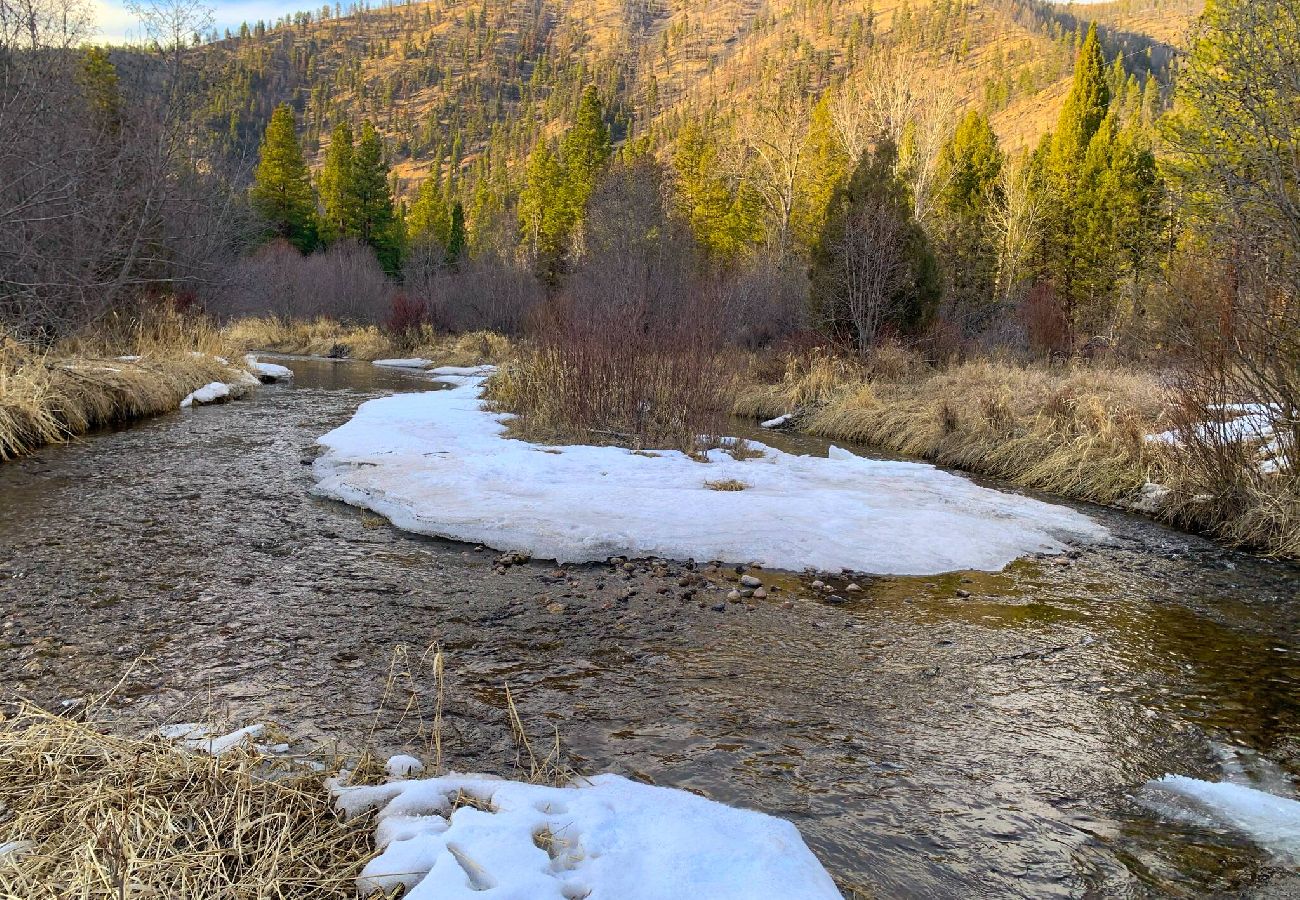 Cabin in Philipsburg - Cozy Rock Creek Cabin - Fly Fisher's Retreat 