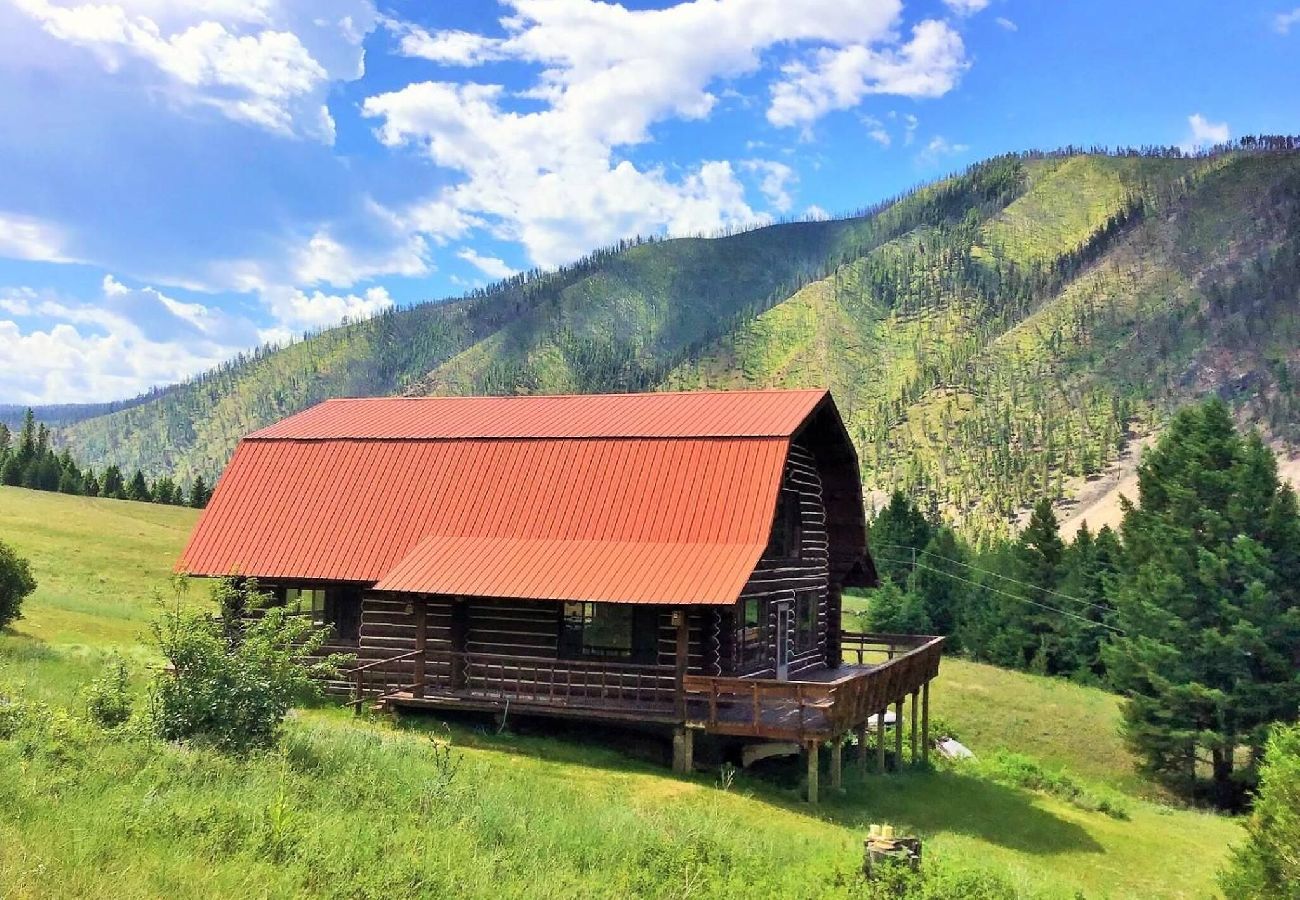 Cabin in Philipsburg - Rock Creek Cabin Hideaway with Stunning Views! 
