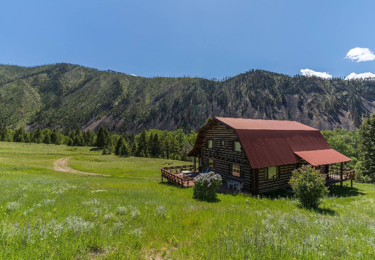 Cabin in Philipsburg - Rock Creek Cabin Hideaway with Stunning Views! 