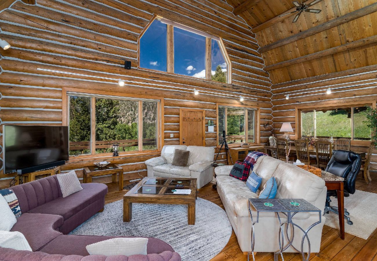 Cabin in Philipsburg - Rock Creek Cabin Hideaway with Stunning Views! 
