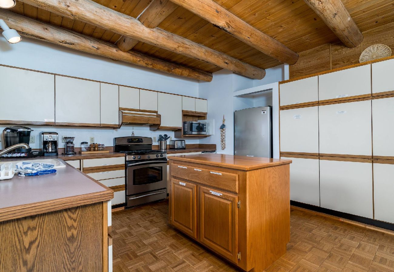 Cabin in Philipsburg - Rock Creek Cabin Hideaway with Stunning Views! 