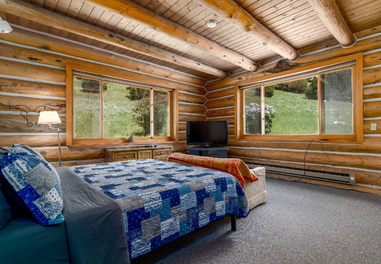 Cabin in Philipsburg - Rock Creek Cabin Hideaway with Stunning Views! 