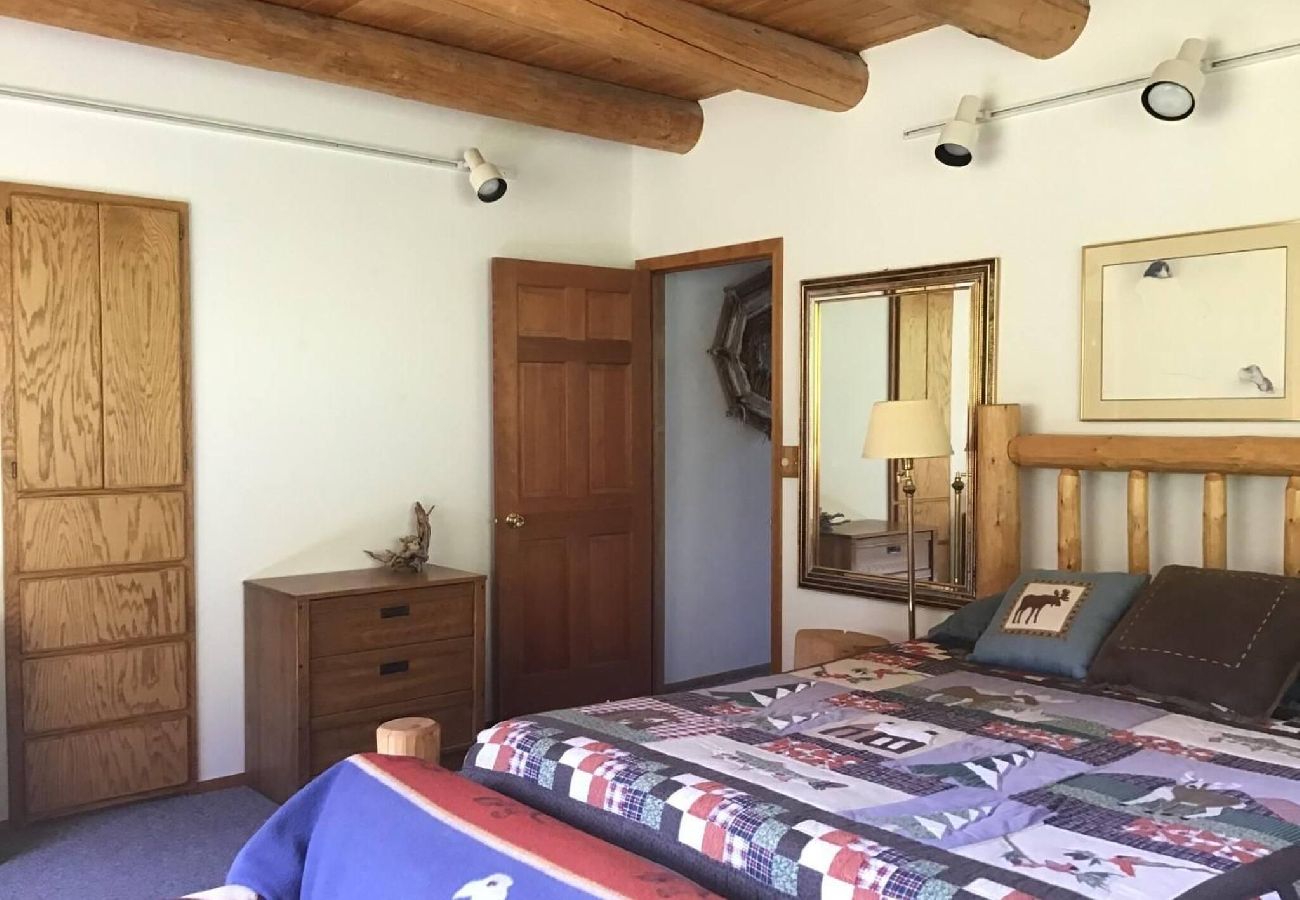 Cabin in Philipsburg - Rock Creek Cabin Hideaway with Stunning Views! 