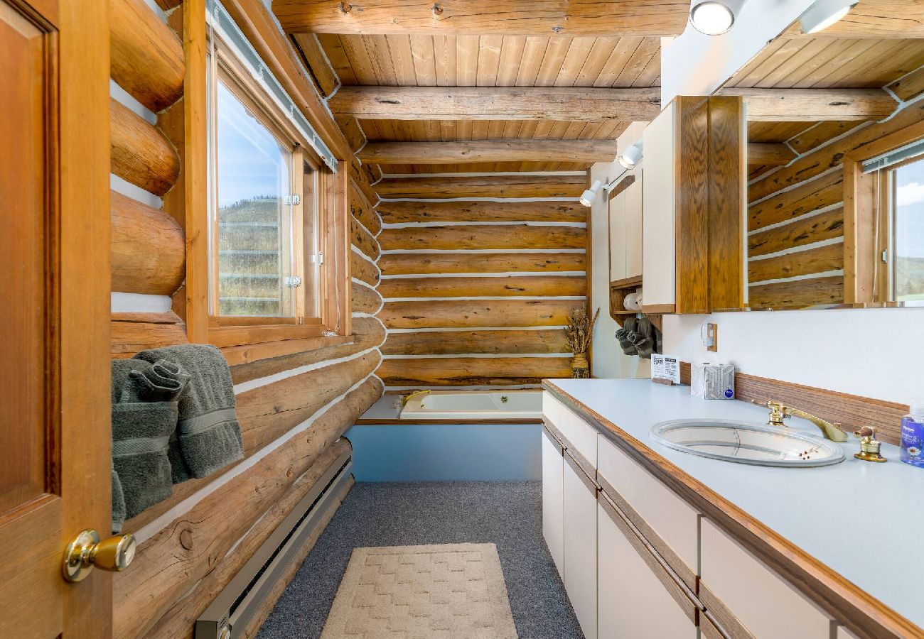 Cabin in Philipsburg - Rock Creek Cabin Hideaway with Stunning Views! 