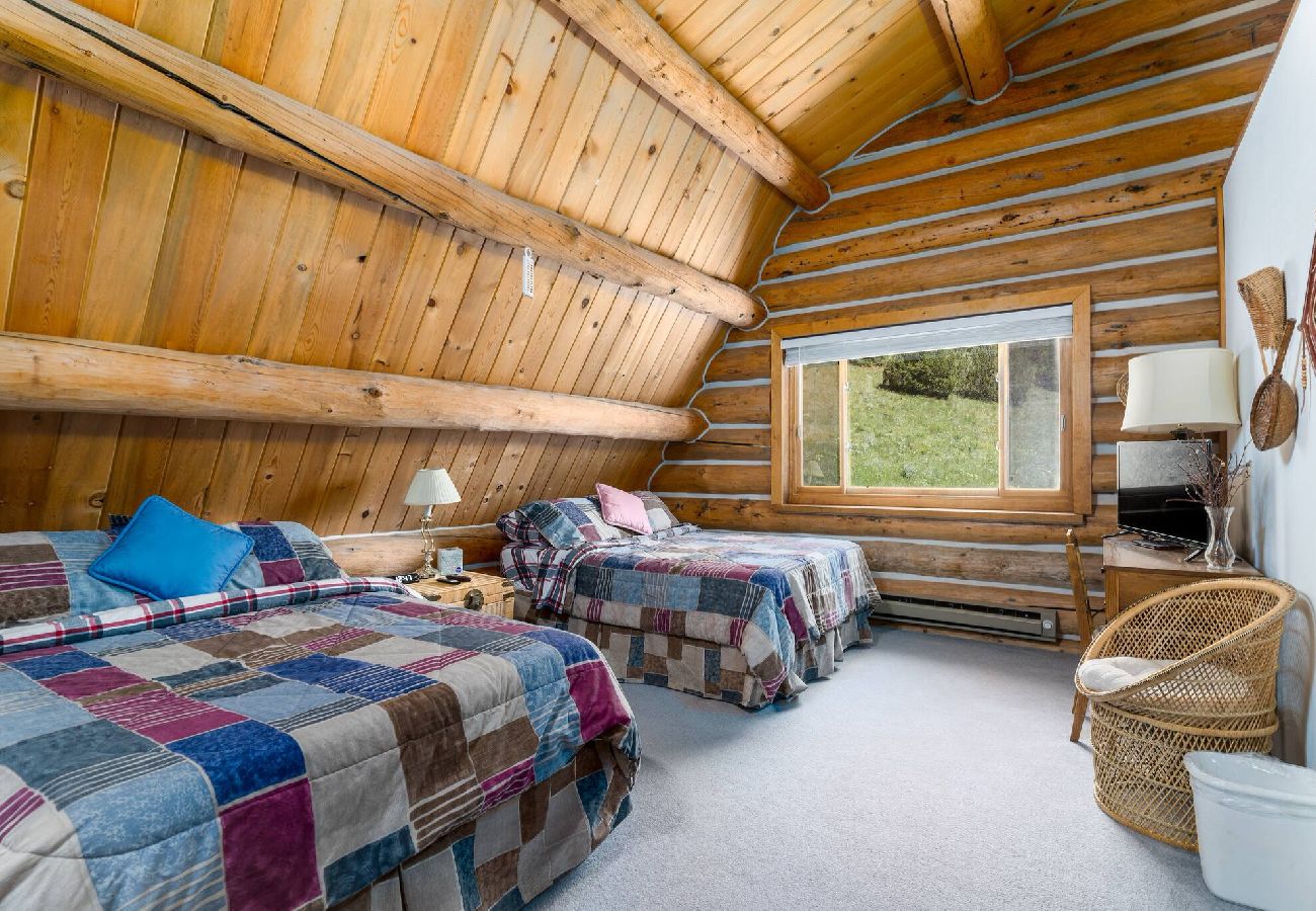 Cabin in Philipsburg - Rock Creek Cabin Hideaway with Stunning Views! 