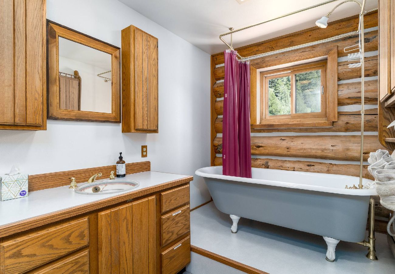 Cabin in Philipsburg - Rock Creek Cabin Hideaway with Stunning Views! 