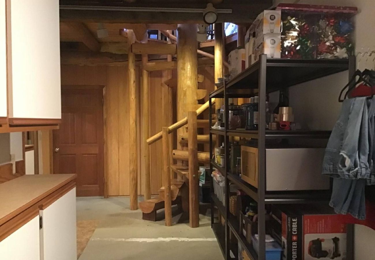 Cabin in Philipsburg - Rock Creek Cabin Hideaway with Stunning Views! 