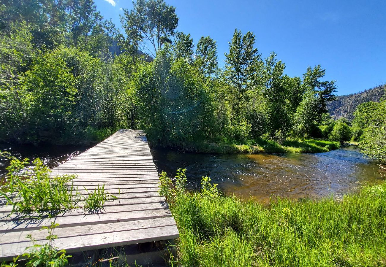 Cabin in Philipsburg - Rock Creek Cabin Hideaway with Stunning Views! 