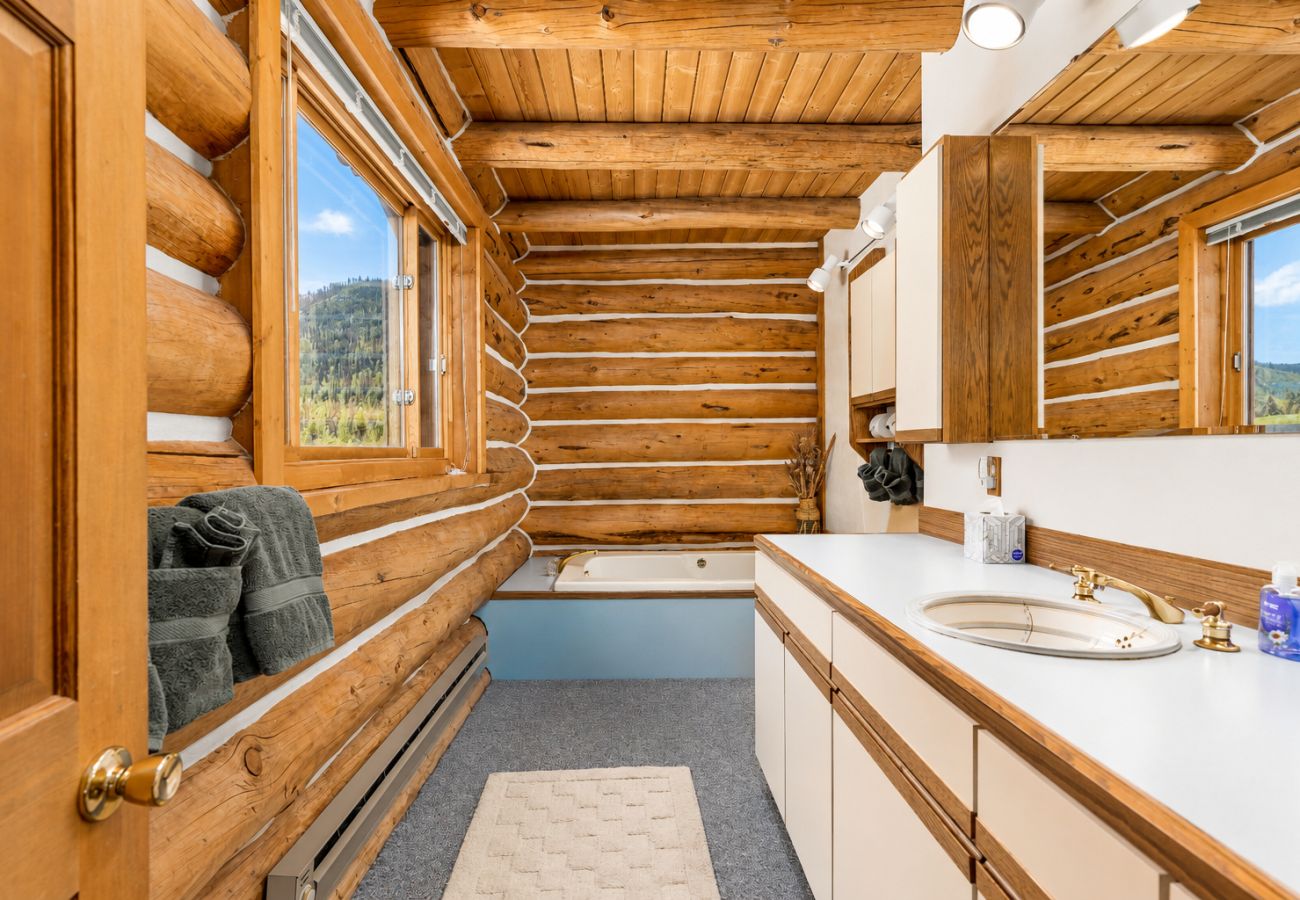 Cabin in Philipsburg - Rock Creek Cabin Hideaway with Stunning Views!