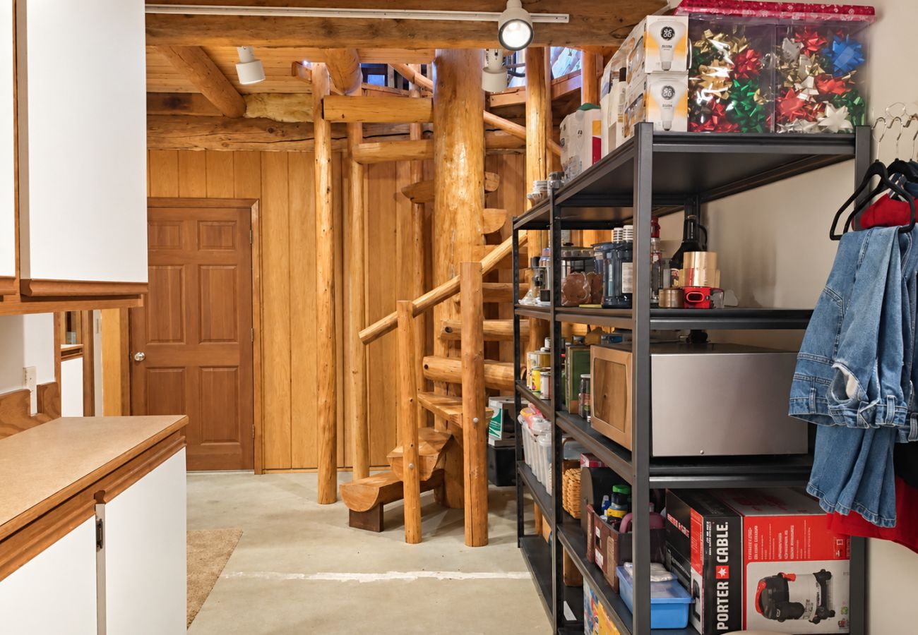 Cabin in Philipsburg - Rock Creek Cabin Hideaway with Stunning Views!
