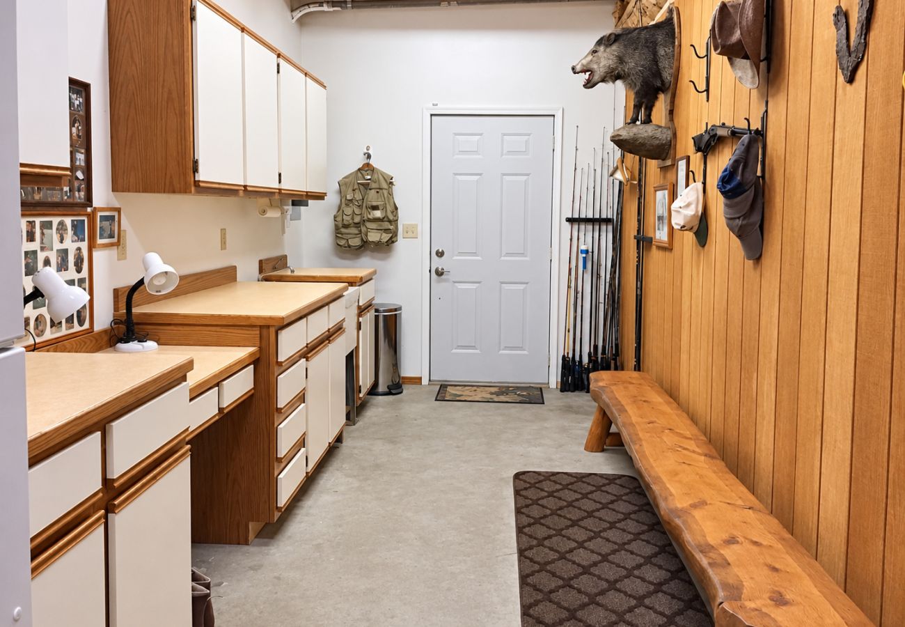 Cabin in Philipsburg - Rock Creek Cabin Hideaway with Stunning Views!
