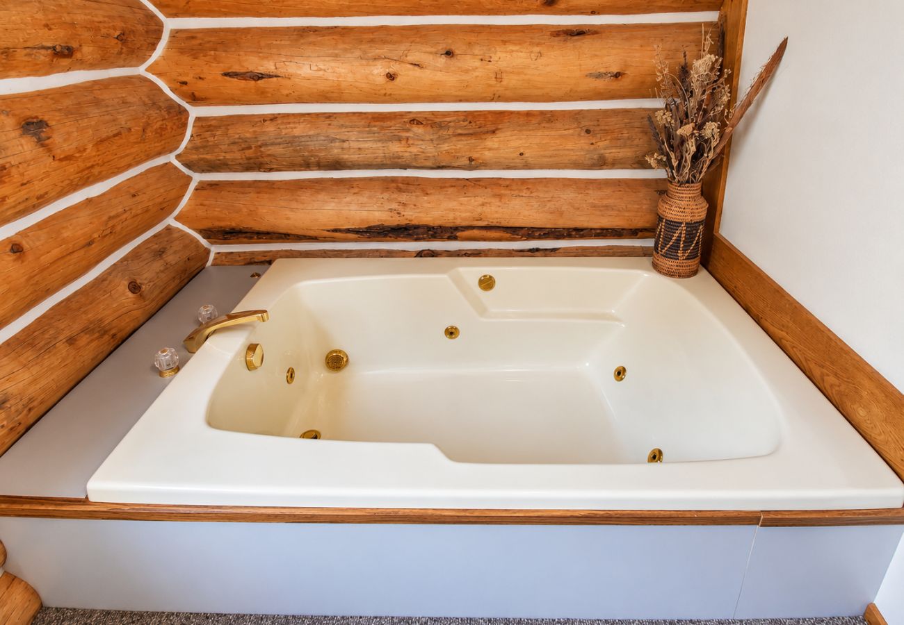 Cabin in Philipsburg - Rock Creek Cabin Hideaway with Stunning Views!