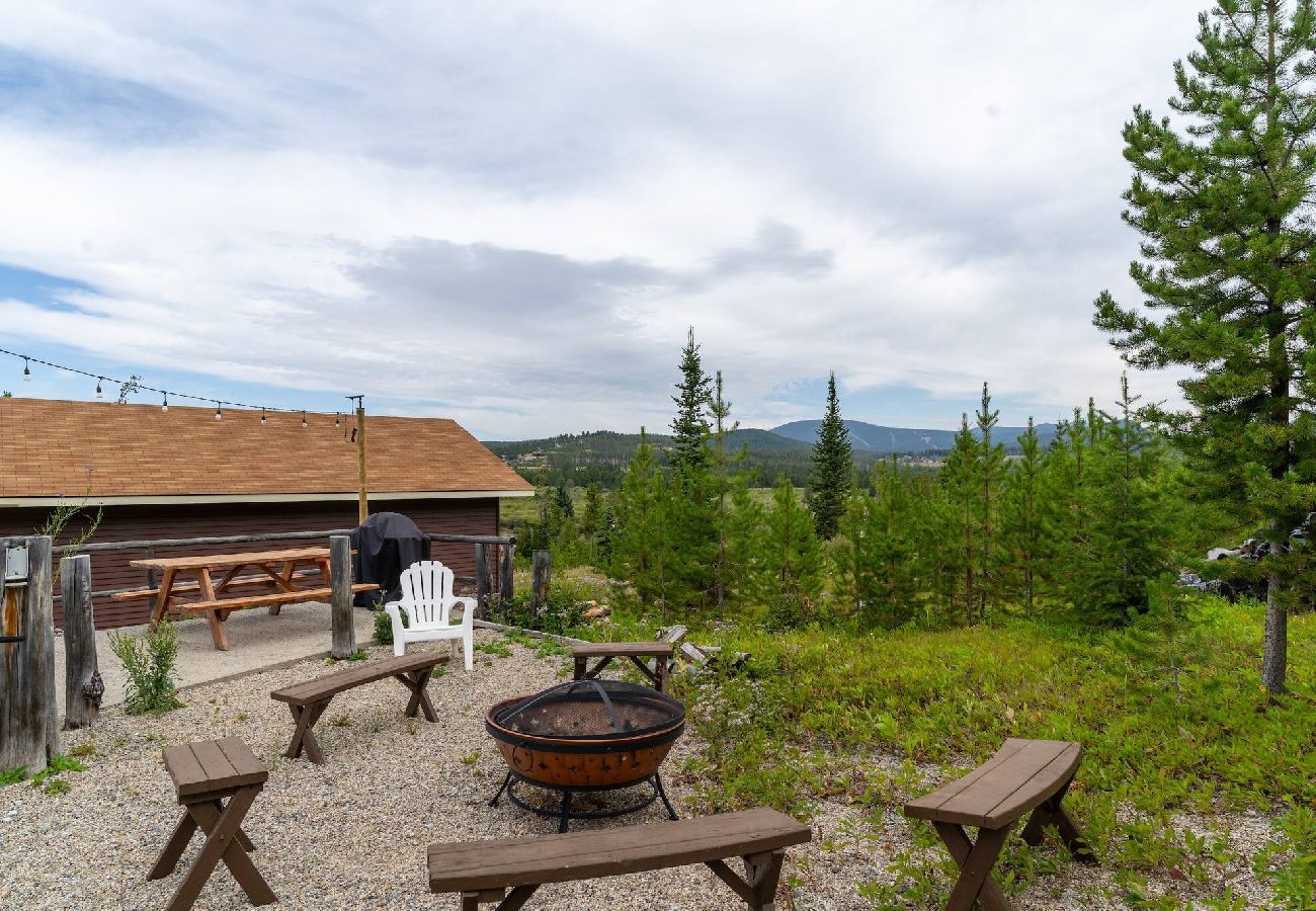 Cabin in Anaconda - Diamond R Bivy - Discovery & Lake Views! 