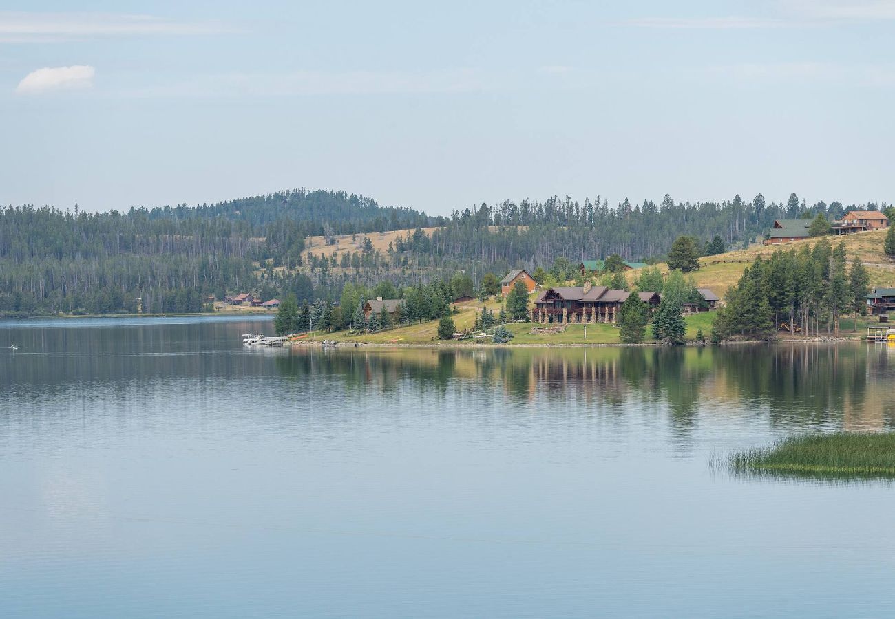 Cabin in Anaconda - Diamond R Bivy - Discovery & Lake Views! 