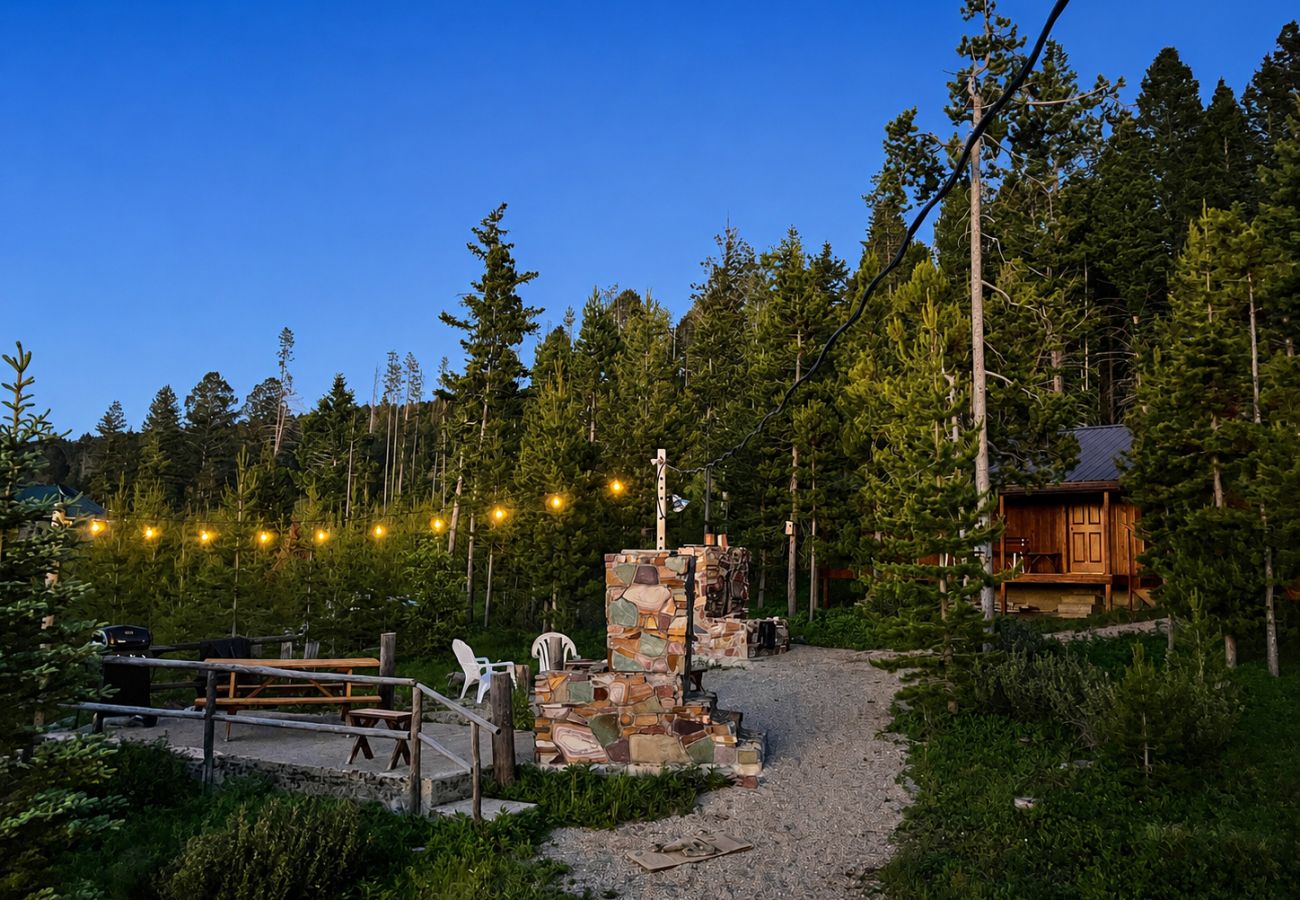 Cabin in Anaconda - Diamond R Bivy - Discovery & Lake Views!