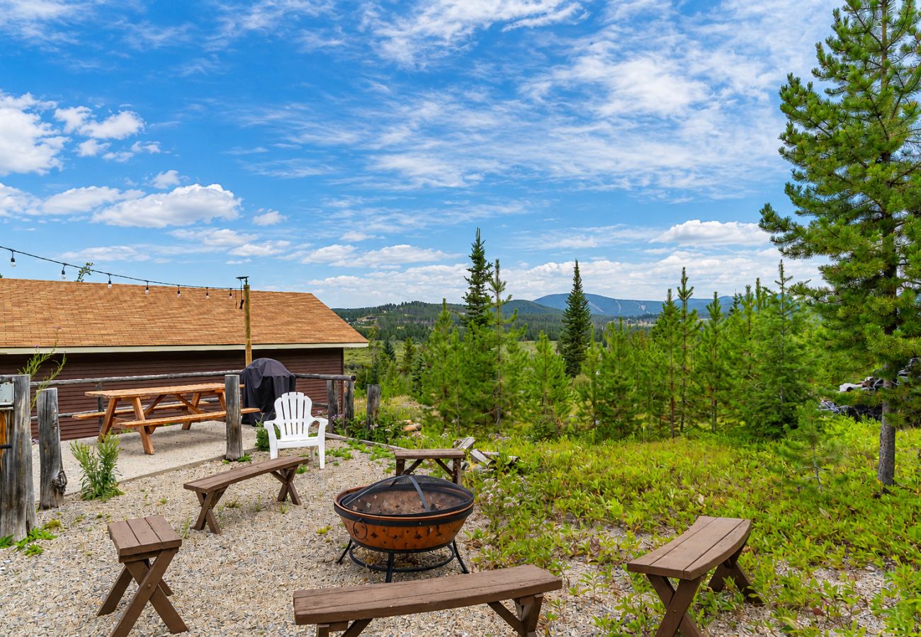 Cabin in Anaconda - Diamond R Bivy - Discovery & Lake Views!