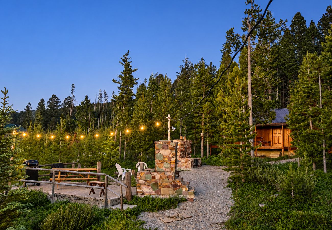 Cabin in Anaconda - Diamond R Bivy - Discovery & Lake Views!